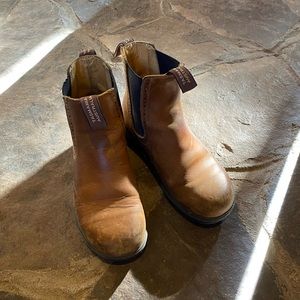 SOLD. Women’s Blundstones